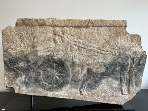 Fragments eines neuassyrischen Reliefs 